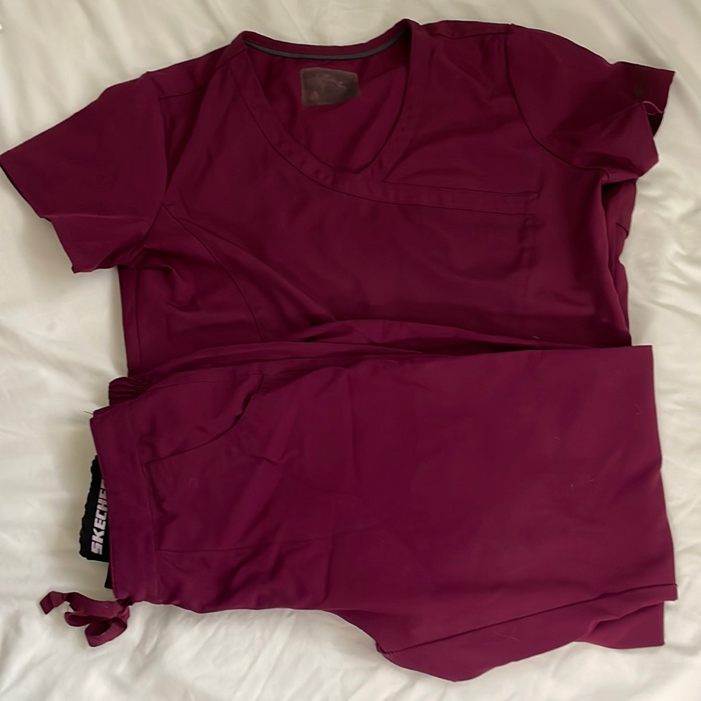 Medium top and small pant Skechers scrubs